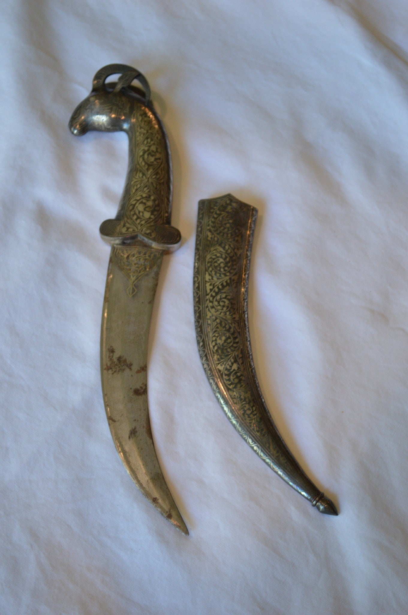 Fine Indian Dagger with Ram's Head Pommel.
